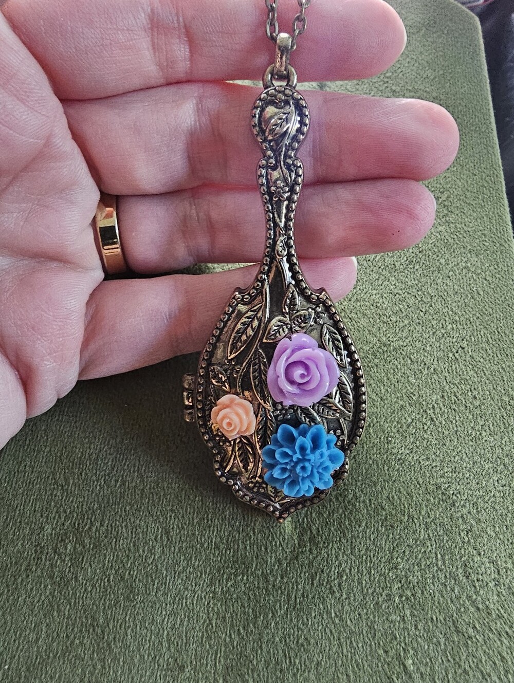 Locket Necklace - Picture 2 of 4